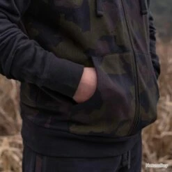 Avid Carp Distortion Onesie XXL 19 Avid Carp Distortion Onesie XXL -Pêche des carnassiers Magasin 00008 Distortion Onesie XXL